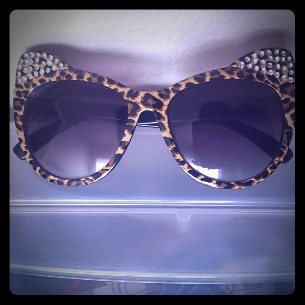 ❗Betsey johnson cat sunglasses
